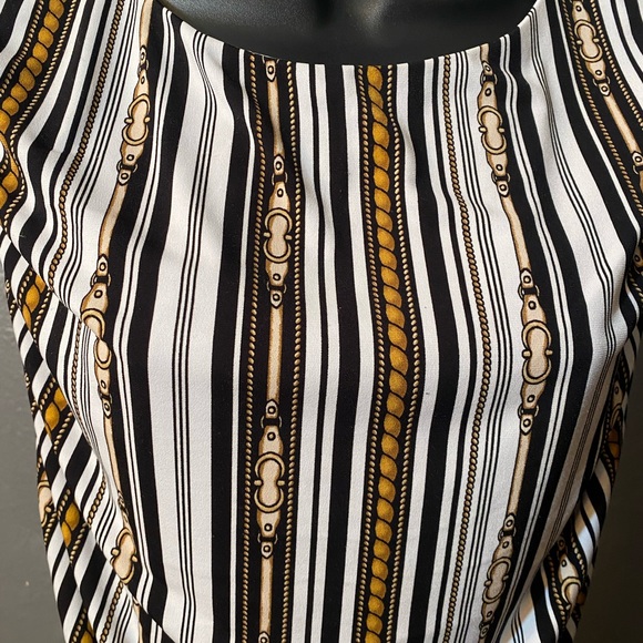 Premise equestrian motif striped sleeveless top with front rushing - Picture 13 of 16